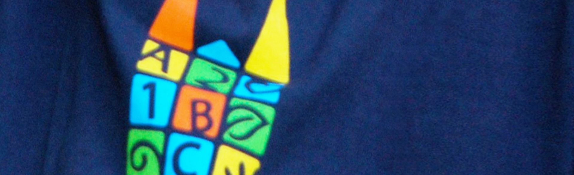 Großansicht eines T-Shirts mit dem Logo der Grundschule Bardowick