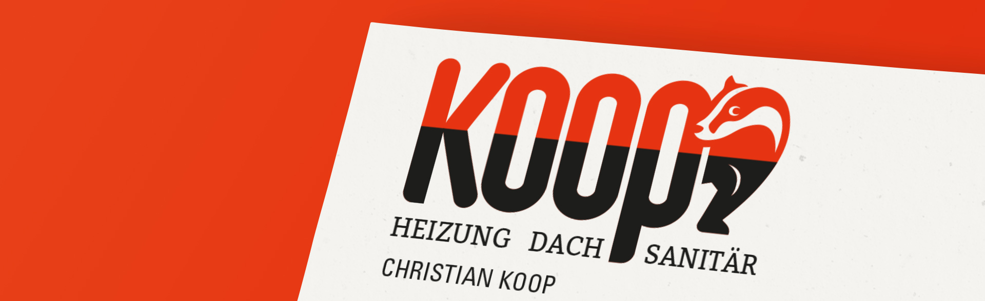 Logo der Firma Sanitärtechnik Koop - Schriftzug Koop mit einem hervorkommenden Dachs hinter dem letzten Buchstaben